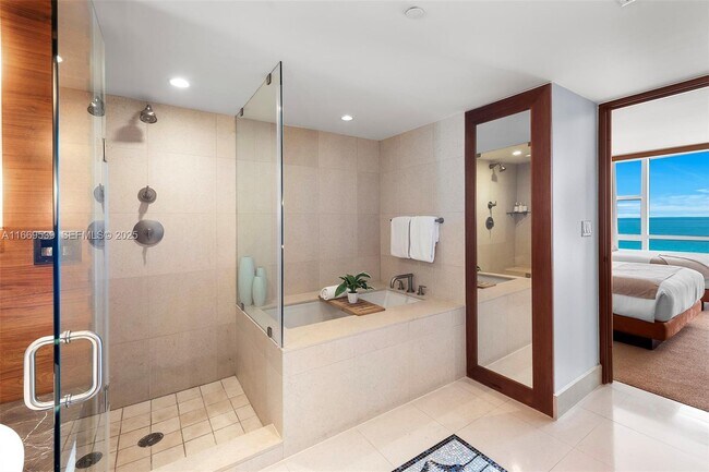 Foto del edificio - 6801 Collins Ave