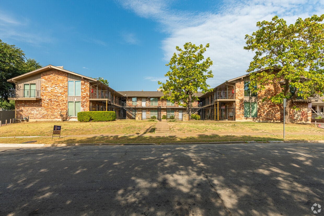 Venice Lofts Apartments in Dallas, TX
