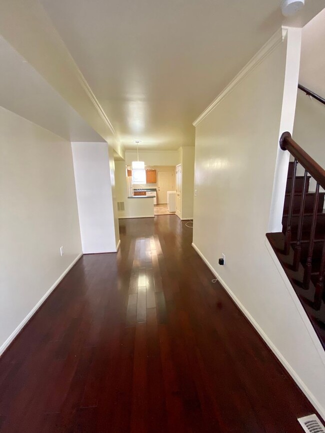 Foto del edificio - Charming 2Bedroom Brick Townhome in Washin...