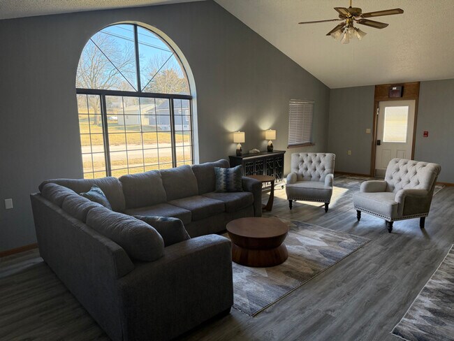 Foto del edificio - 604 S Polk St