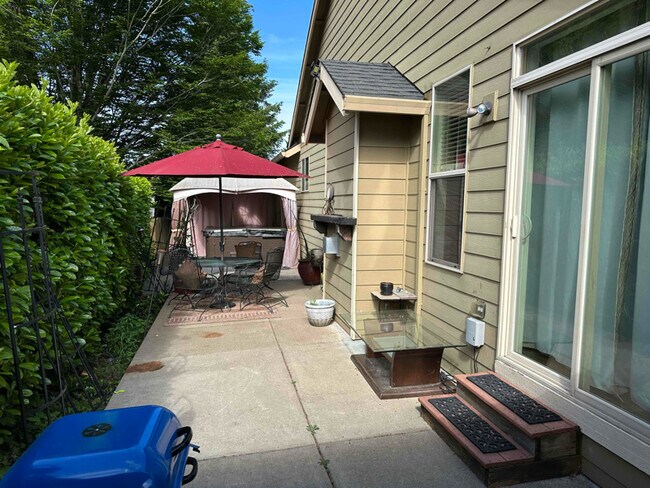 Foto del edificio - 16138 NE Wasco Ct
