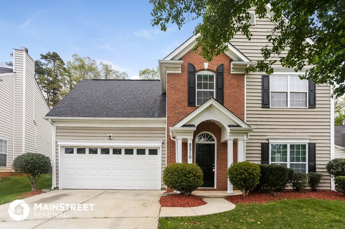 Foto principal - 8210 Chatham Oaks Dr