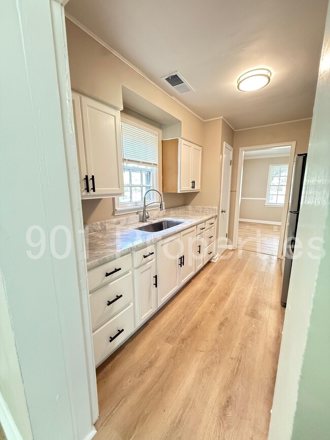 Building Photo - 814 Colonial Rd