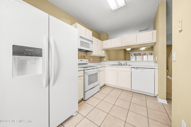 Foto del edificio - 8230 Dames Point Crossing Blvd