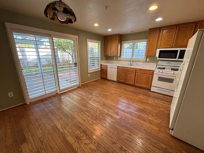 Foto del edificio - Charming one story home in Mission Village Gated Community