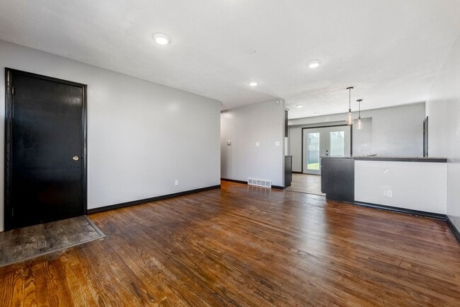 Building Photo - Beautiful 3/4 bed 2 bath home in East Moline!
