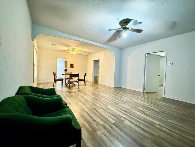 Foto del edificio - 1013 W 3rd St