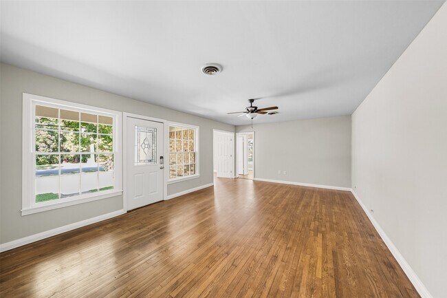 Foto del edificio - 1224 N San Jacinto St