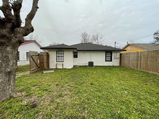 Building Photo - 1941 N Avenue H