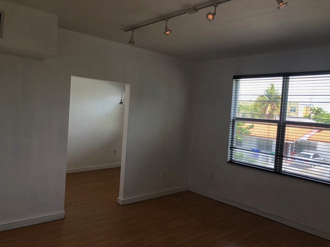 Living area - 1000 SW 12th Ct