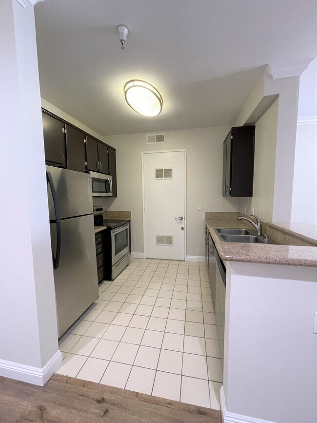 Cocina - Hawthorne Regency Apartments