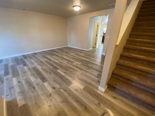 Building Photo - 838 Avenue E