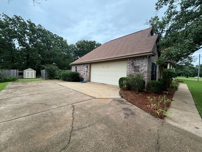 Building Photo - Heart of Benton on just under an acre of l...