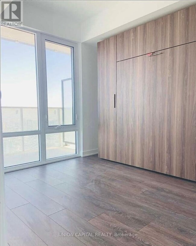 Photo du bâtiment - 501 Yonge St