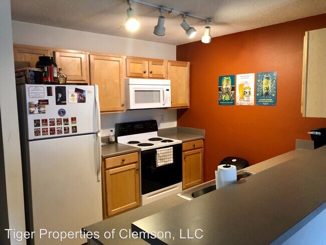 Building Photo - 221 Harts Cove Way