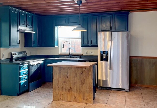 Building Photo - 4303 Avenue A