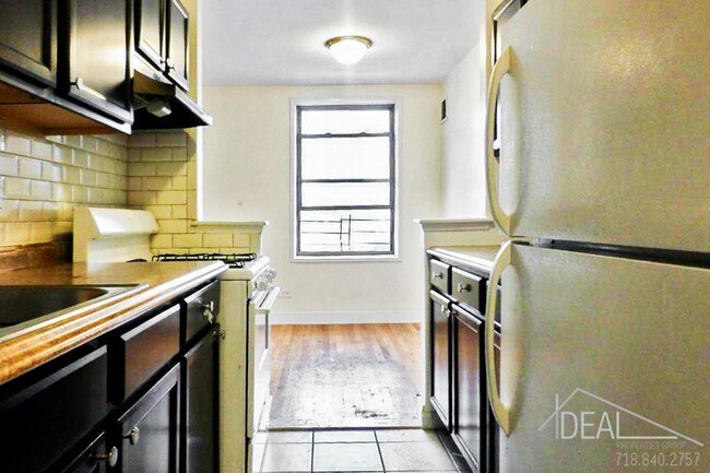 Building Photo - No Fee XL 1 bedroom !!!