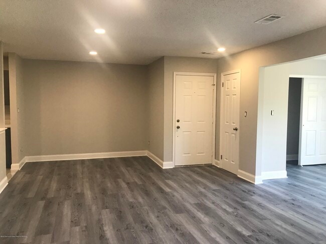 Building Photo - 68 Frontier Way