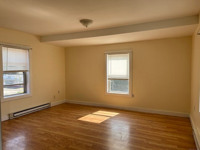 Building Photo - 166 Norwich Ave