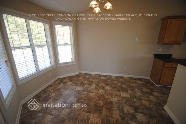 Foto del edificio - 895 Lewis Ridge Cir