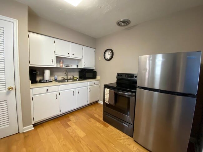 Photo - 610 Woodfin Rd House