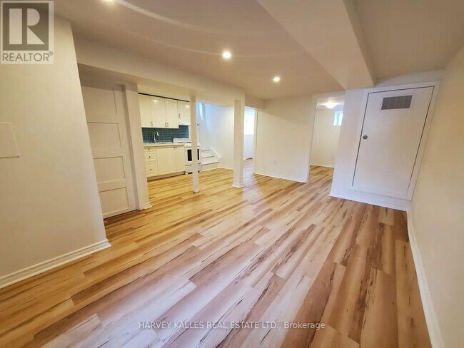 Photo du bâtiment - 17 Alberta Ave