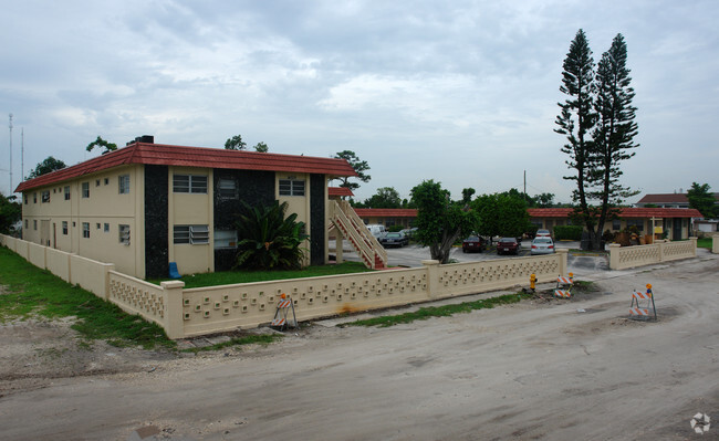 Building Photo - Miramar Gardens Apartments