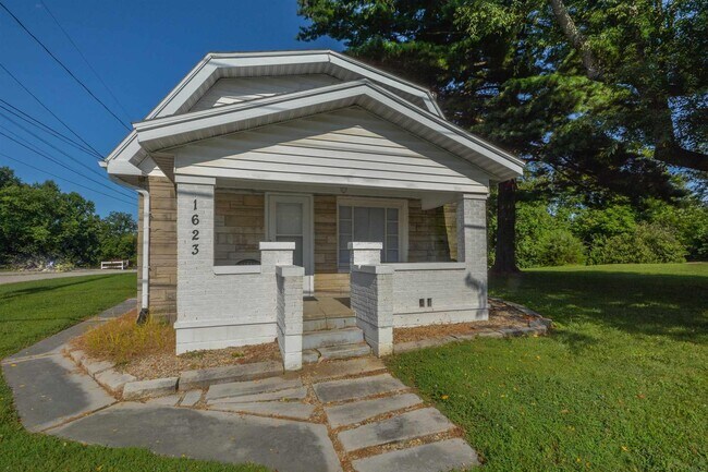 Building Photo - 1623 W Arlington Rd