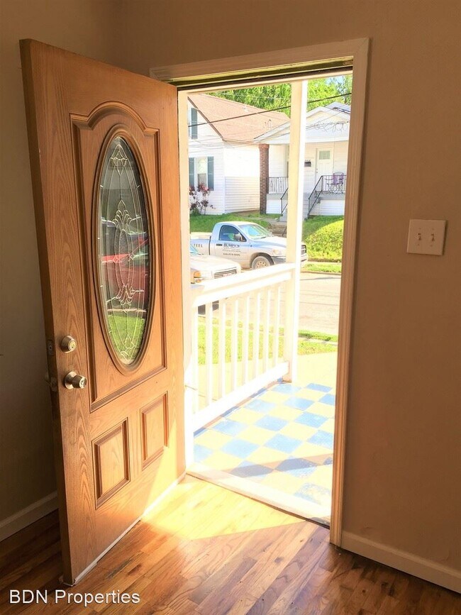 Foto del edificio - 3 br, 1 bath House - 4059 Schiller Ave