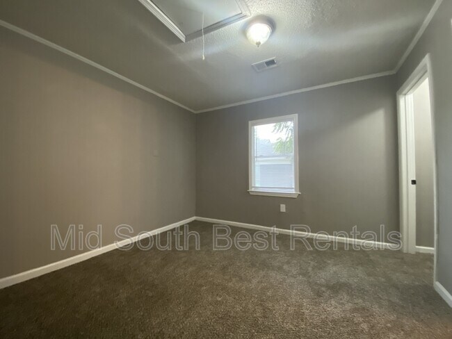 Building Photo - 1581 Rayburn St
