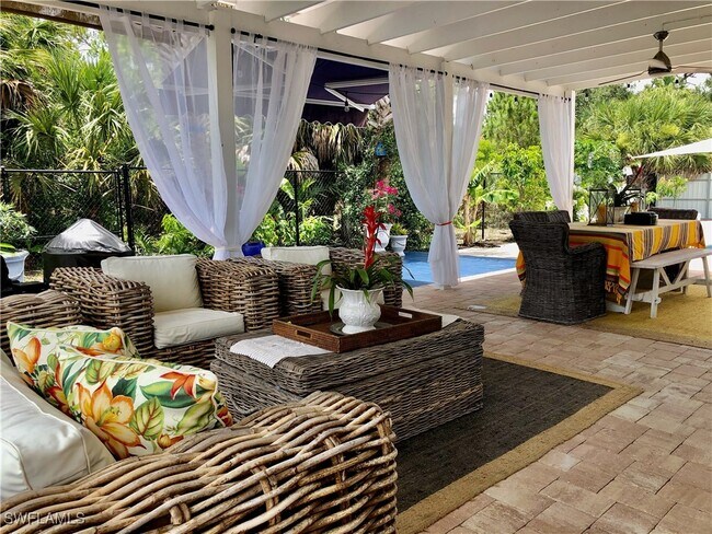 Foto del edificio - 283 Cypress Way W