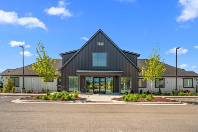 Building Photo - Silverbrook Apartments