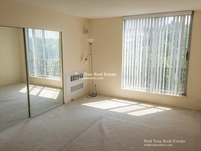 Foto del edificio - 33 Pond Ave