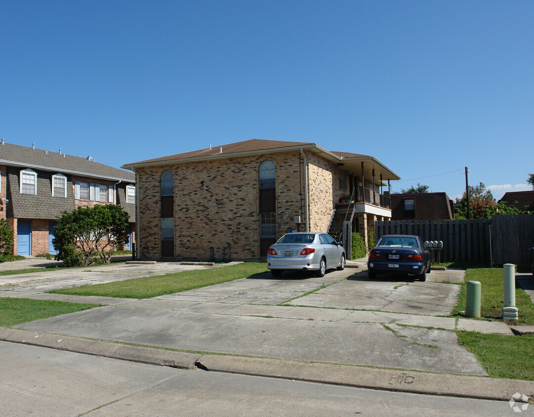 Primary Photo - 3708 Martinique Ave