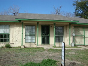 Building Photo - 8715 Yellow Knife St
