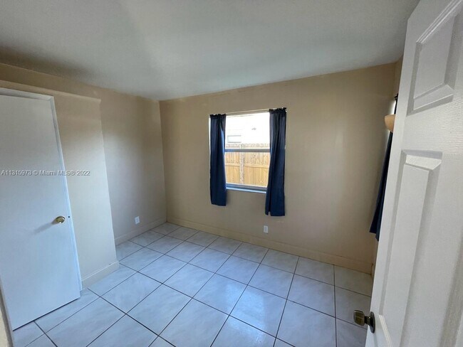 Foto del edificio - 7931 SW 8th Ct