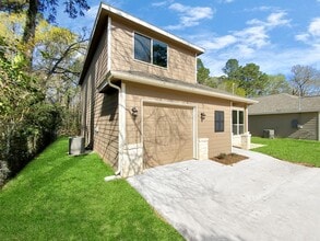Building Photo - 1202 St Lawrence River Rd