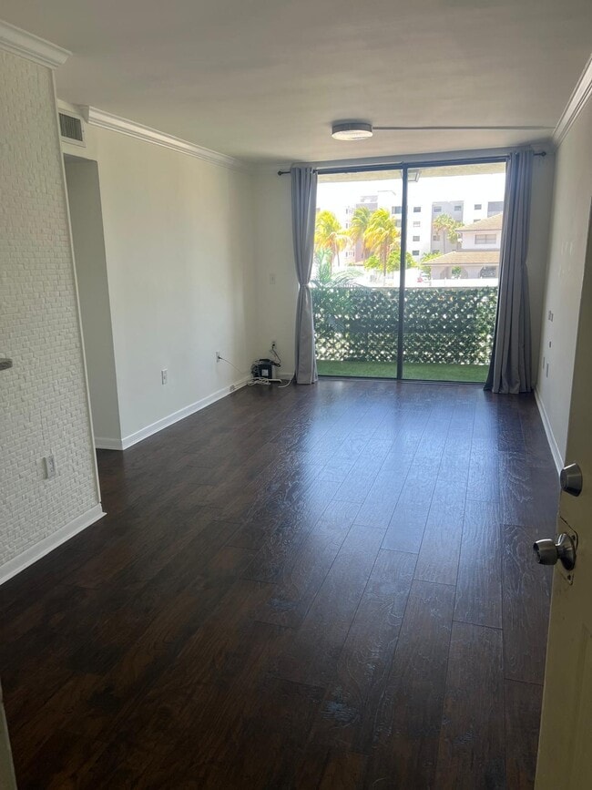 Foto del edificio - 8145 NW 7th St