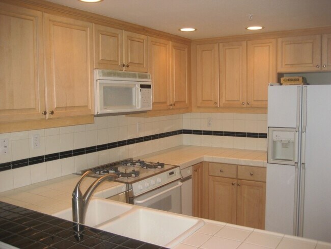 Kitchen - 3300 Meridian Ave N