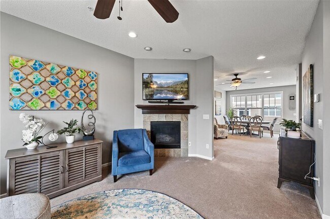 Foto del edificio - Gorgeous 3-Level Luxury Townhome in Upscal...