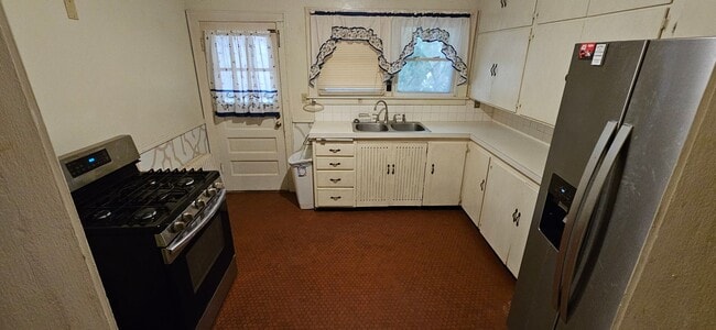 Foto del edificio - 1363 W 12th St