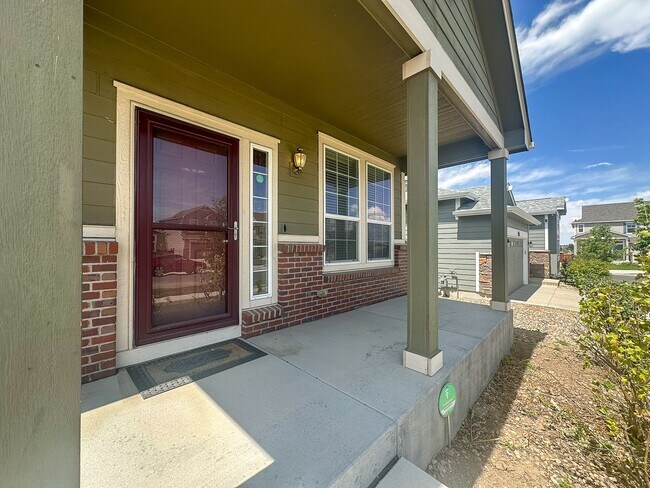 Foto del edificio - 4bd house in a heart of Dove Village!