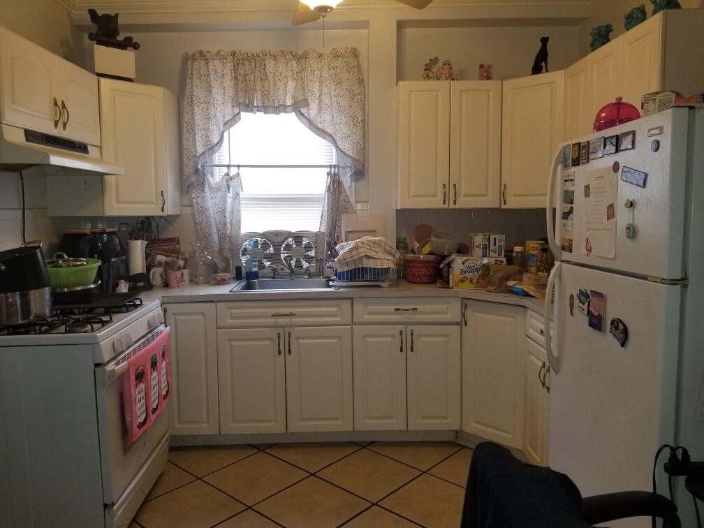 Primary Photo - 230 Hillside Pl