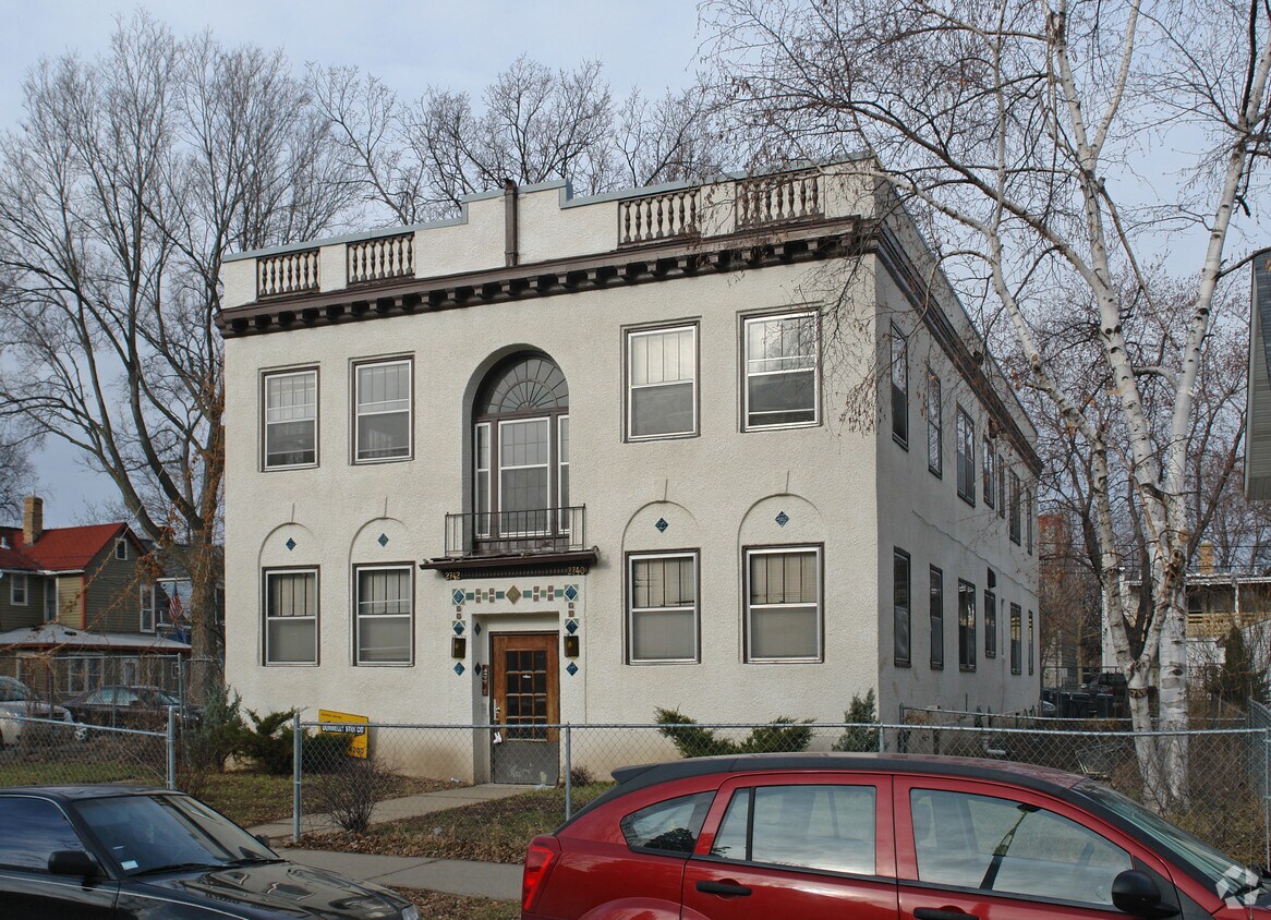 Foto del edificio - 2740-2742 Harriet Ave S