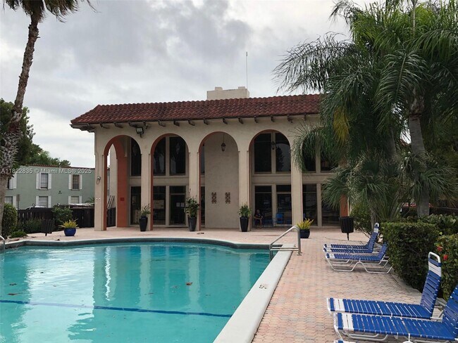 Foto del edificio - 10790 N Kendall Dr
