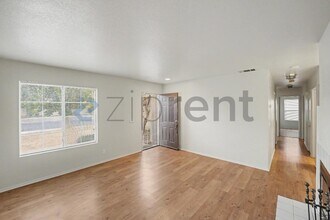 Building Photo - Unit