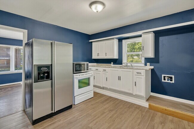 Foto del edificio - College Duplex