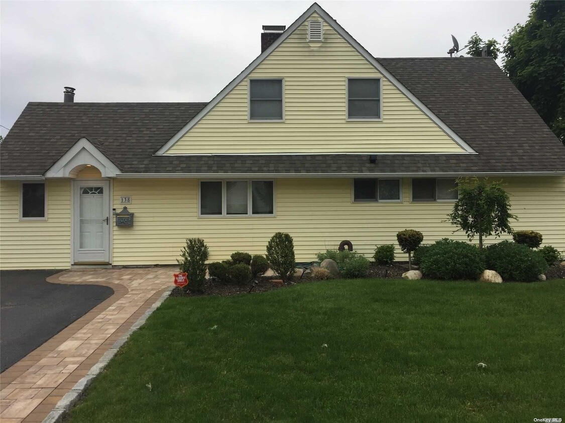 138 Bloomingdale Rd, Levittown, NY 11756 House Rental in Levittown, NY