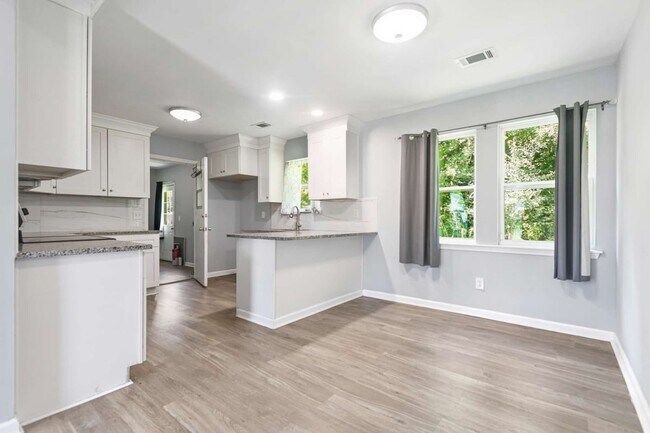 Foto del edificio - 4421 Jenwood St
