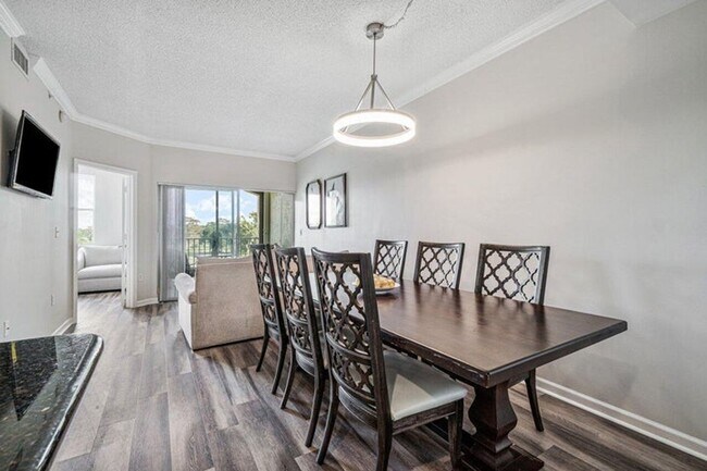Foto del edificio - 2040 Greenview Shores Blvd
